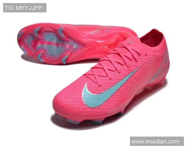 粉色足球鞋闪耀赛场 足坛明星球员上脚引领潮流新风尚